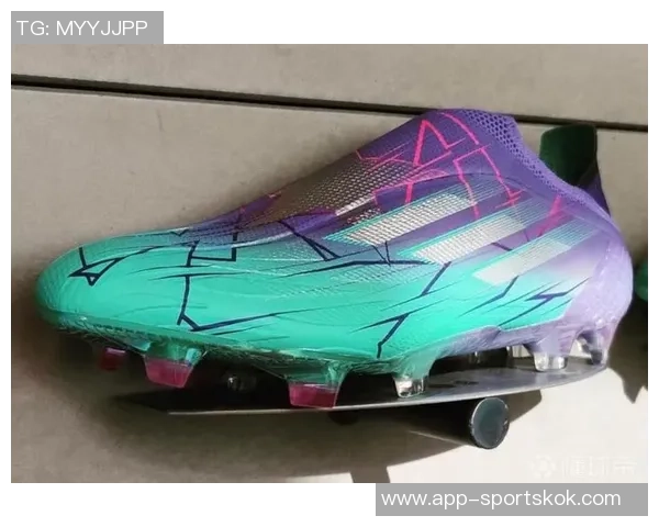 下赛季欧冠联赛用球配色揭晓白薄荷绿紫粉组合引领潮流